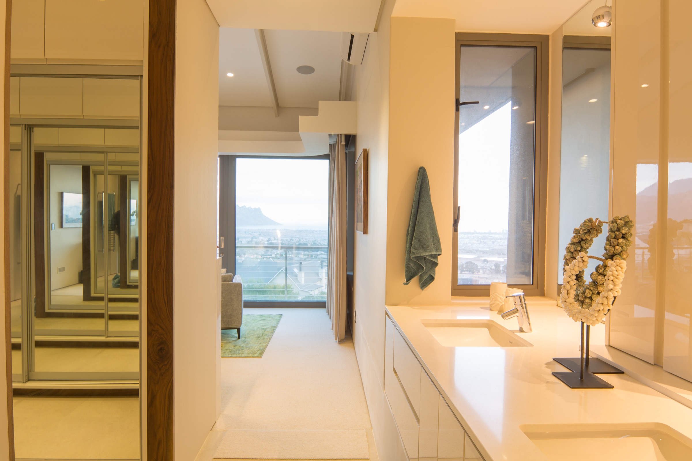 Modern Residence — photo 4